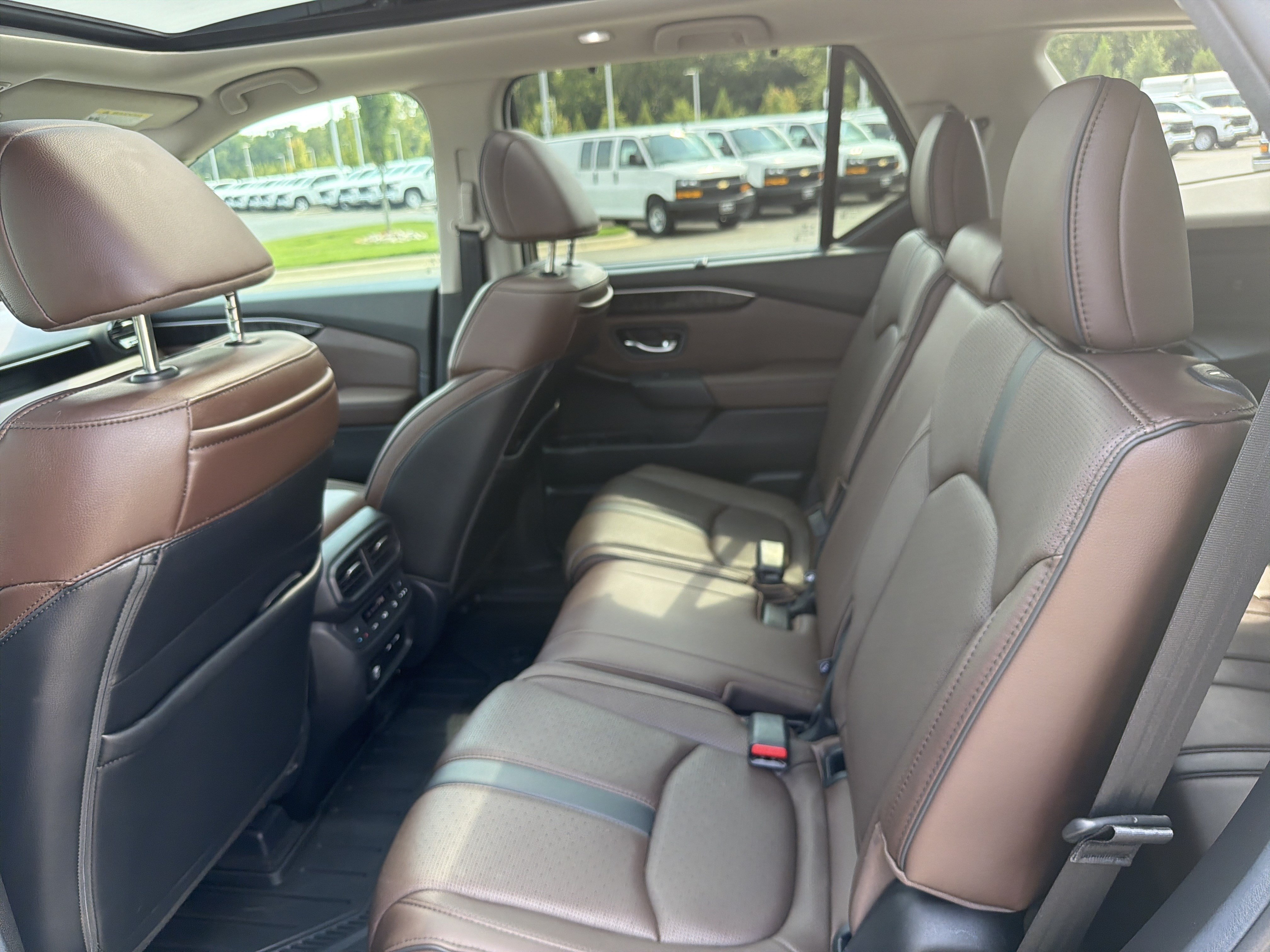 Used 2025 Honda Pilot Elite image 31
