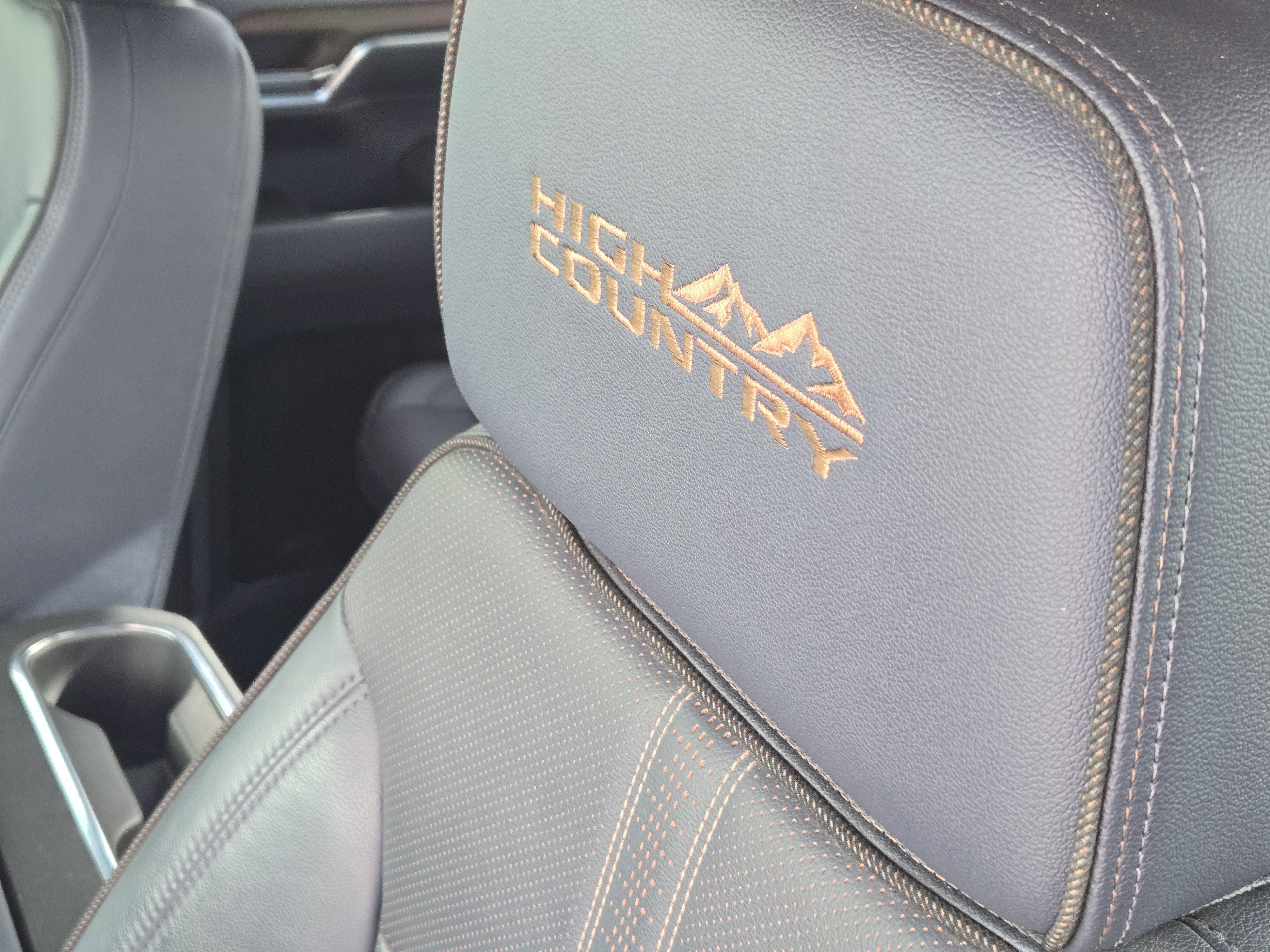 Used 2022 Chevrolet Silverado 1500 High Country w/ Technology Package image 17