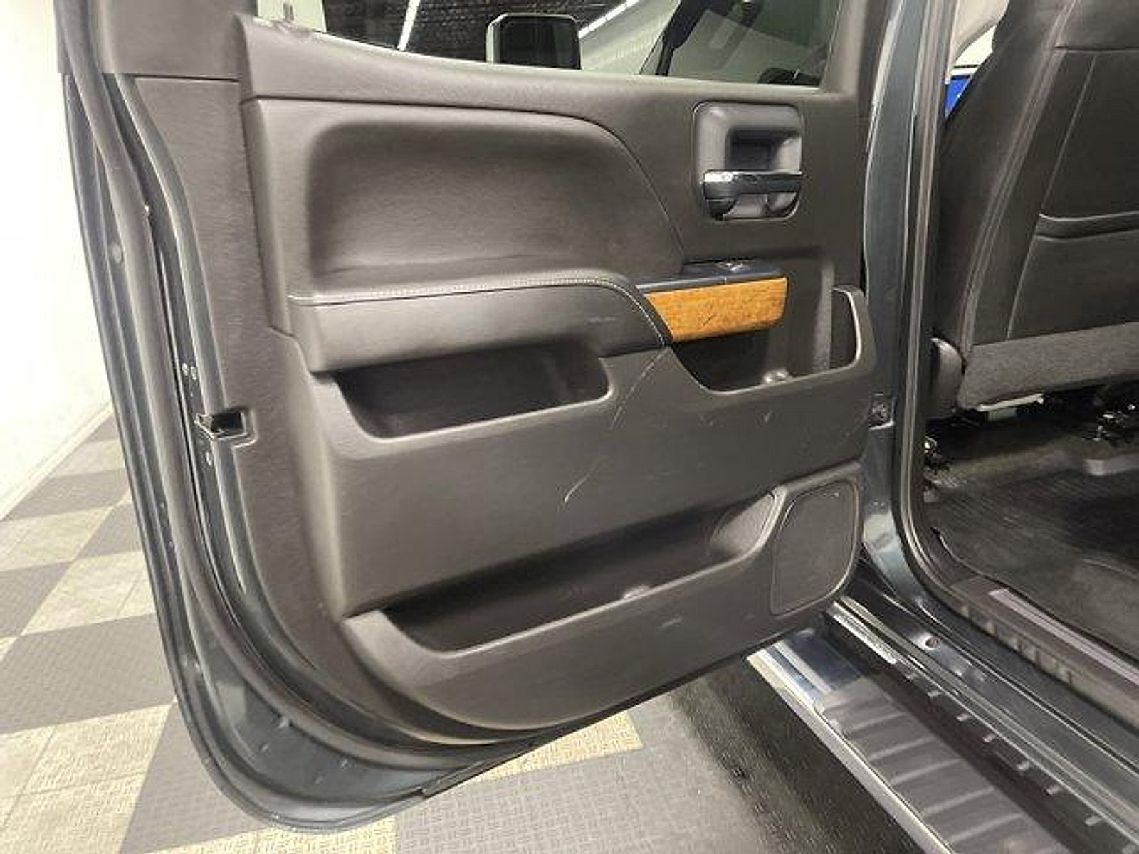 Used 2018 Chevrolet Silverado 2500 High Country w/ Duramax Plus Package AWD/4WD image 11