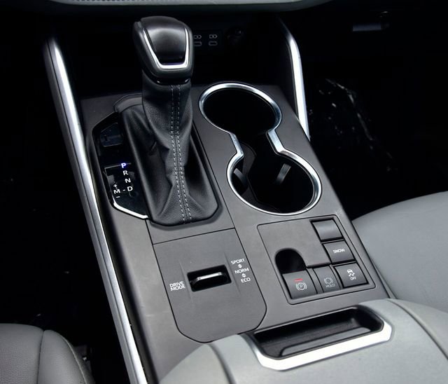 Certified 2024 Toyota Highlander XLE image 28