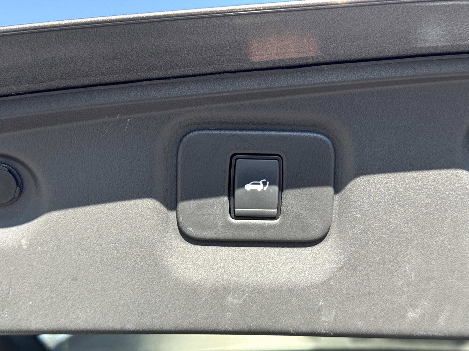 Used 2020 Nissan Pathfinder SL image 14