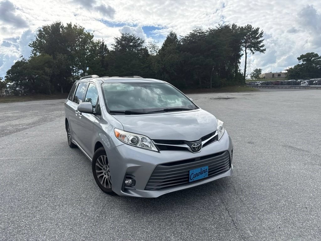 Used 2018 Toyota Sienna XLE Premium FWD image 5