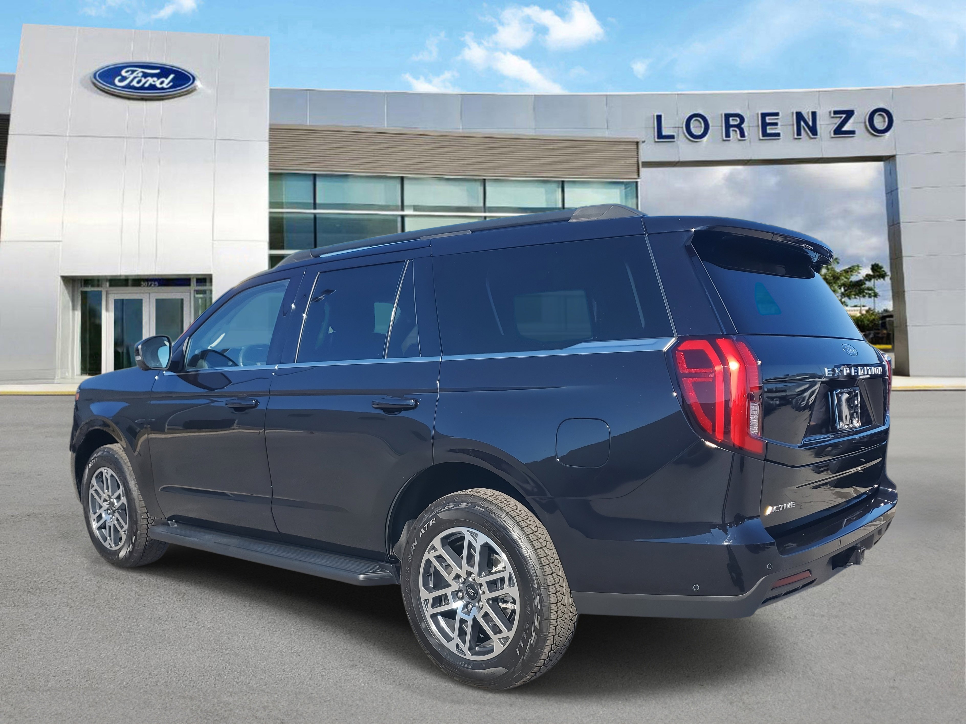 Used 2025 Ford Expedition Active image 7