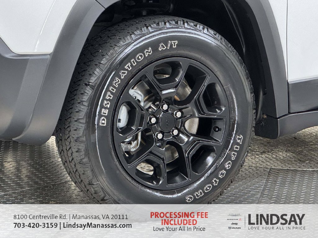 Used 2022 Jeep Cherokee Trailhawk w/ Premium Leather Package AWD/4WD image 11