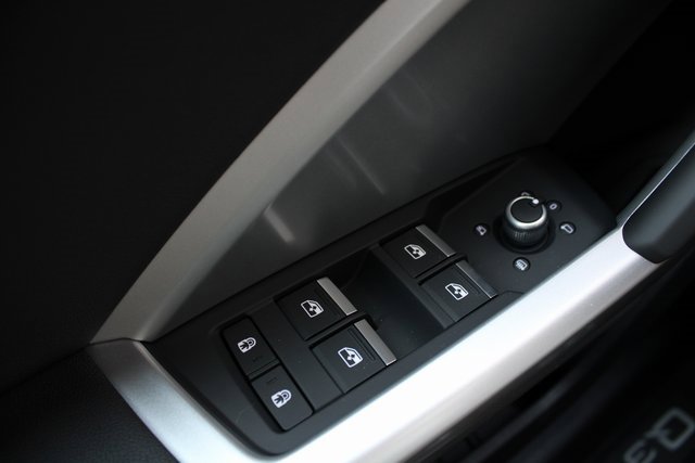 New 2025 Audi Q3 2.0T Premium image 17
