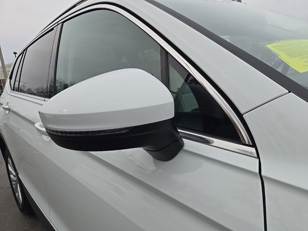 Used 2018 Volkswagen Tiguan SE w/ Panoramic Sunroof Package image 6