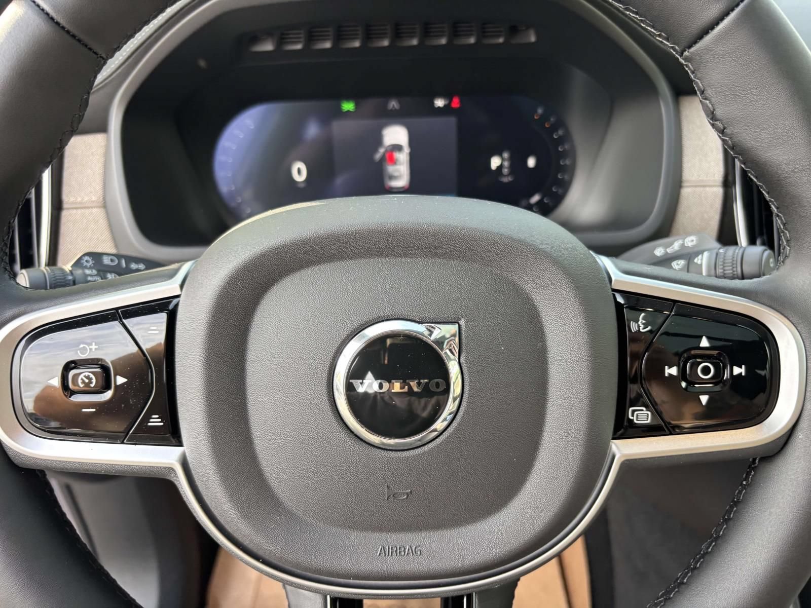 New 2026 Volvo XC90 B6 Plus w/ Protection Package Premier AWD/4WD image 17