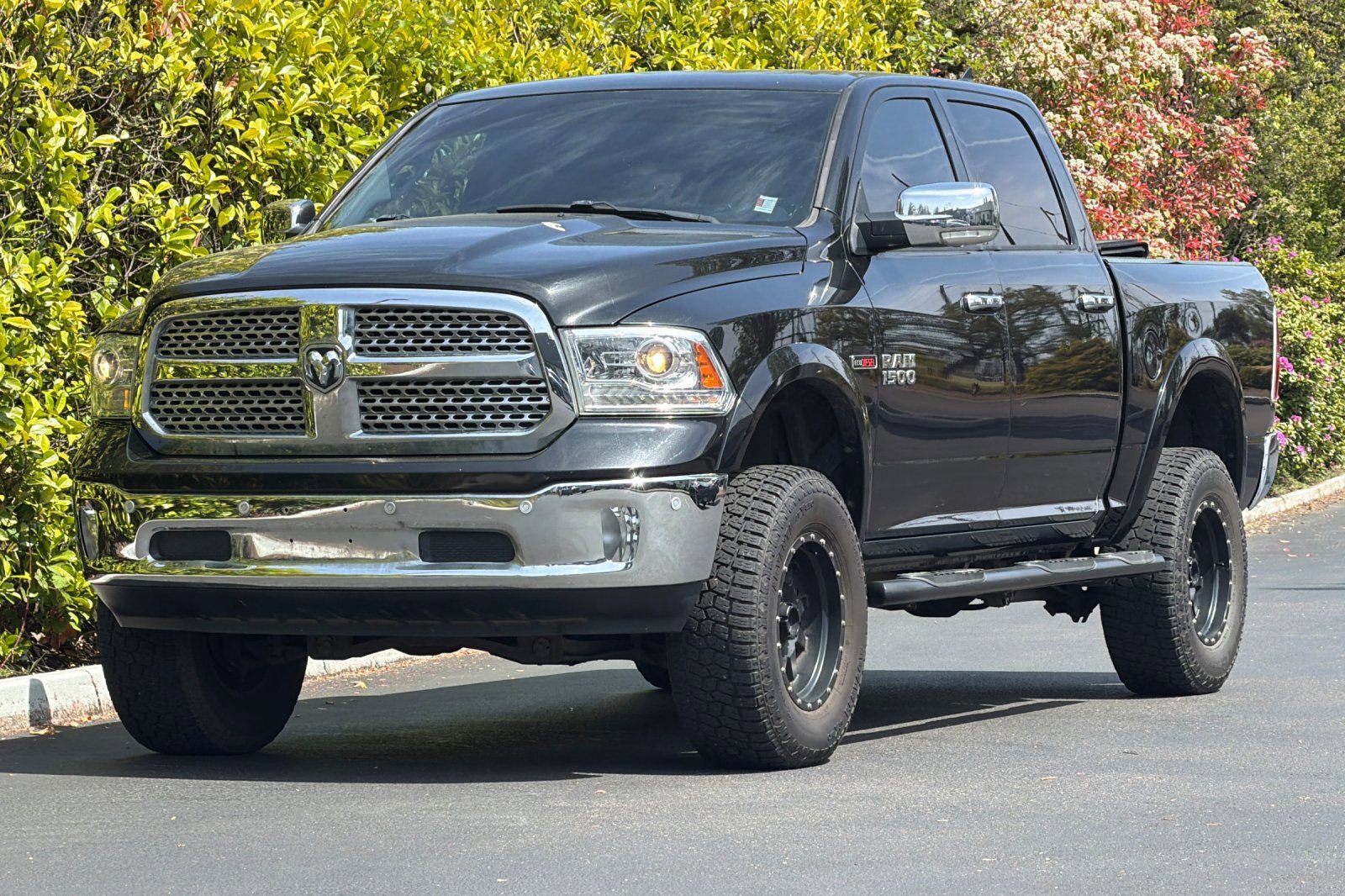 Used 2018 RAM 1500 Laramie w/ Convenience Group AWD/4WD image 8