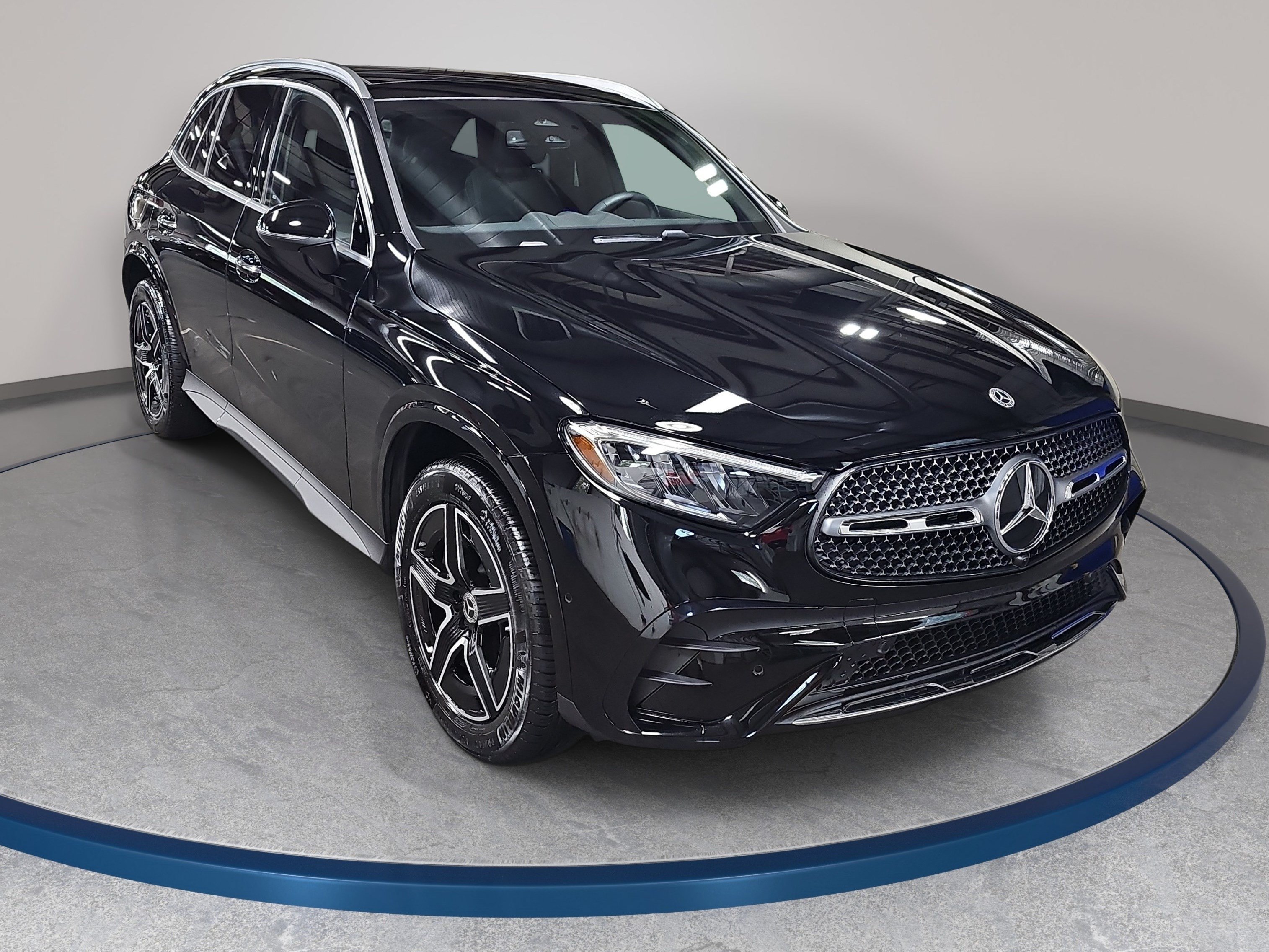 Used 2026 Mercedes-Benz GLC 300 image 4
