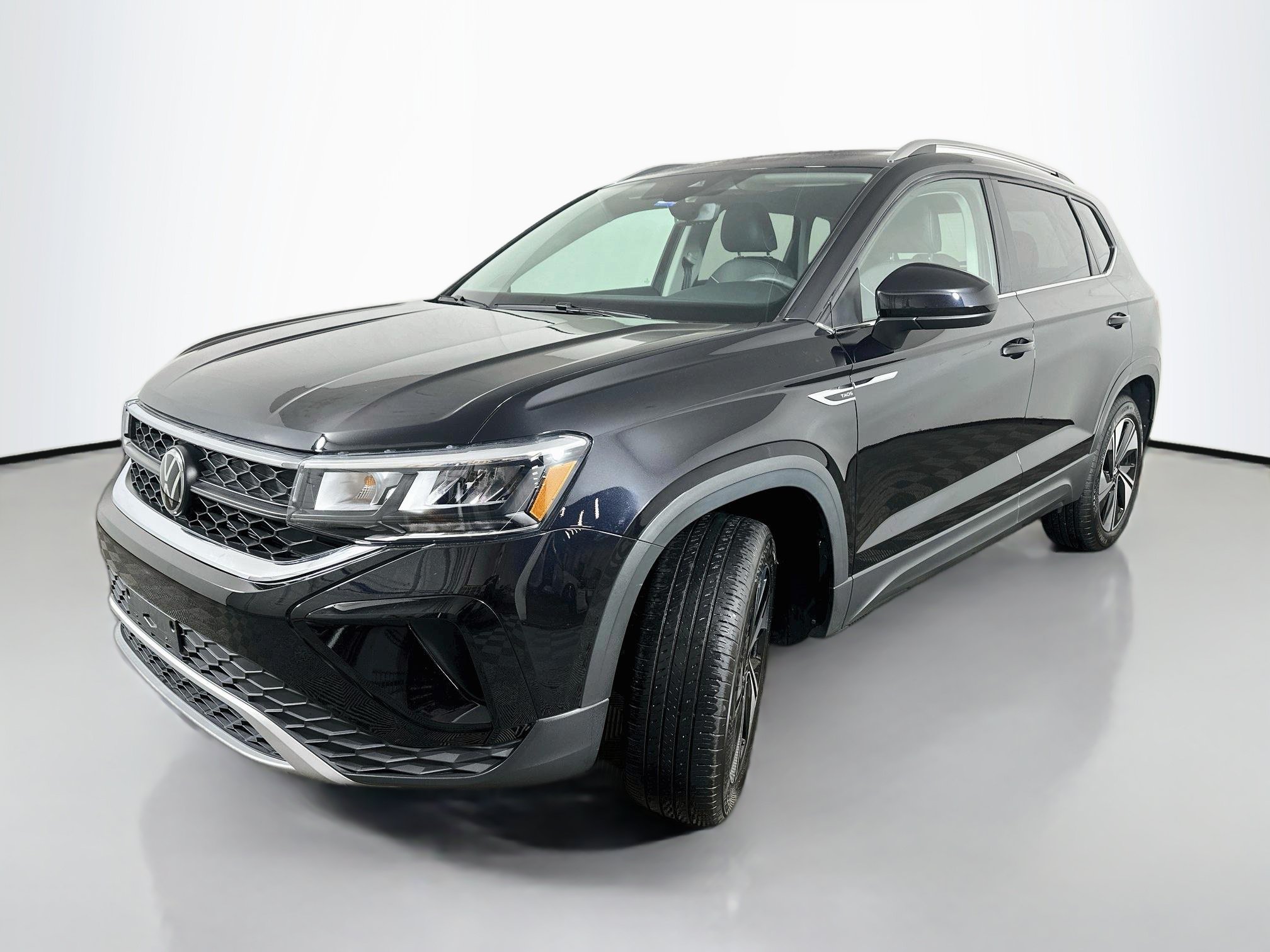 Certified 2024 Volkswagen Taos SE AWD/4WD image 3
