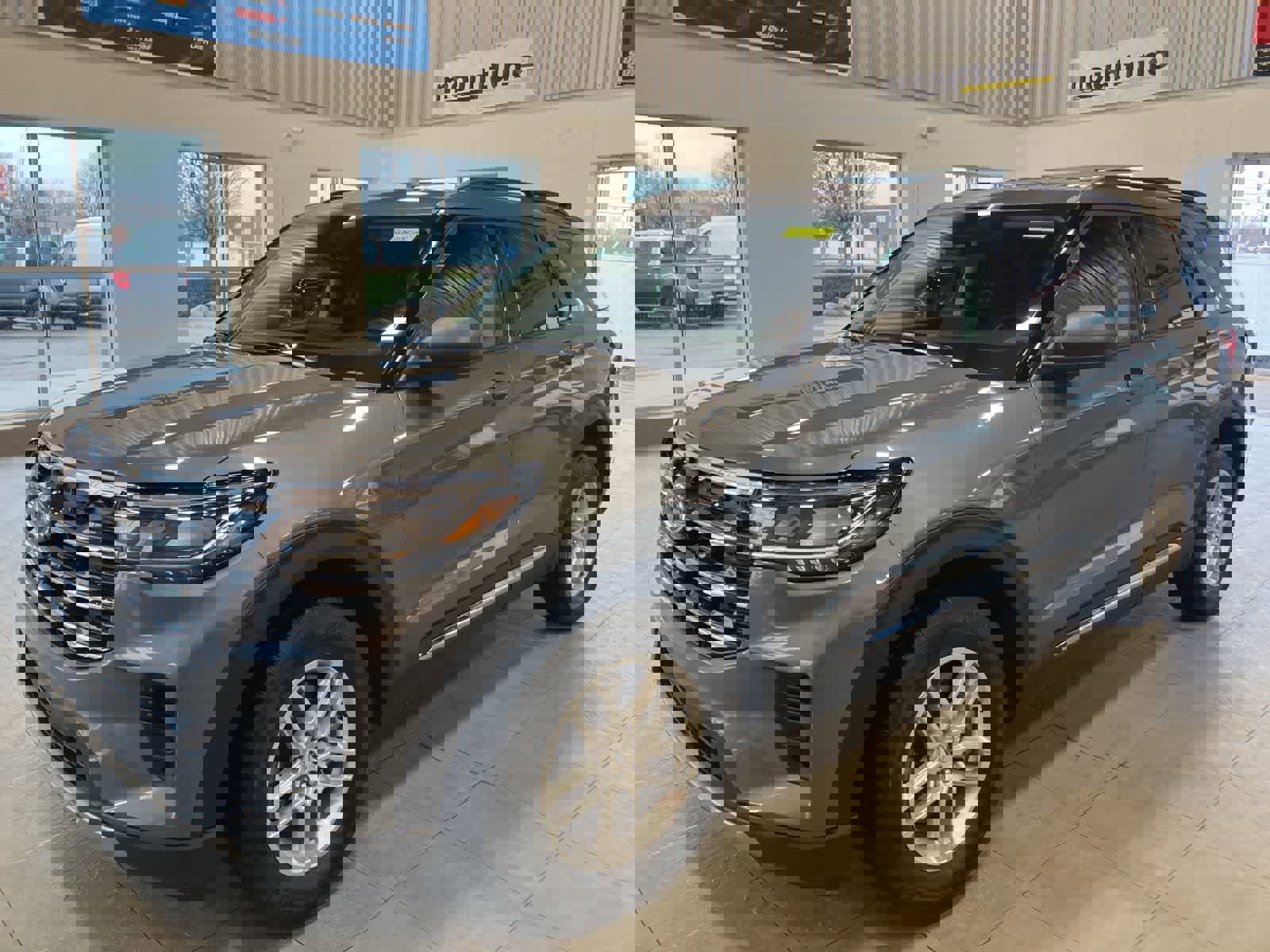 Used 2025 Ford Explorer Active image 1