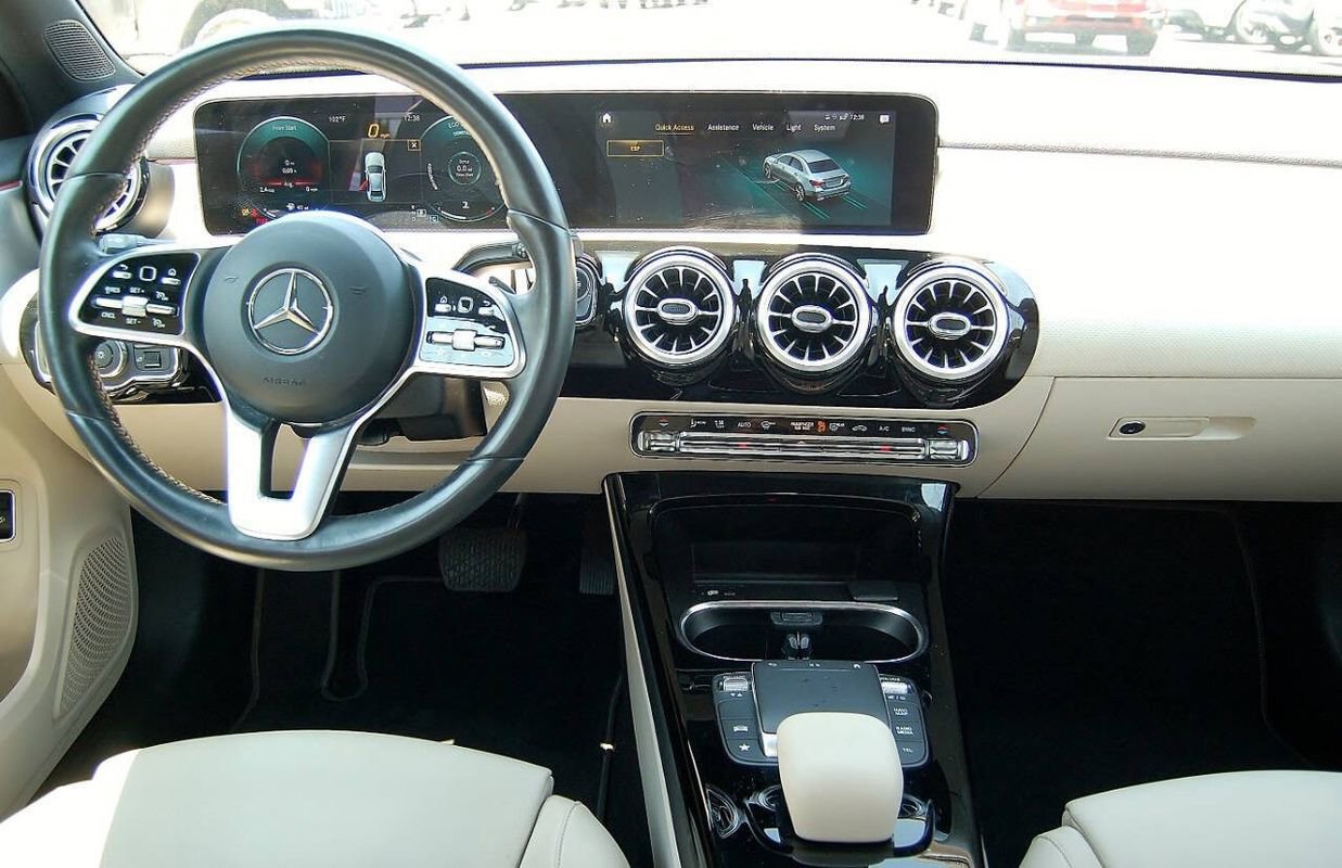 Used 2021 Mercedes-Benz A 220 4MATIC w/ Premium Package image 10