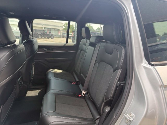 New 2026 Jeep Grand Cherokee Altitude AWD/4WD image 24