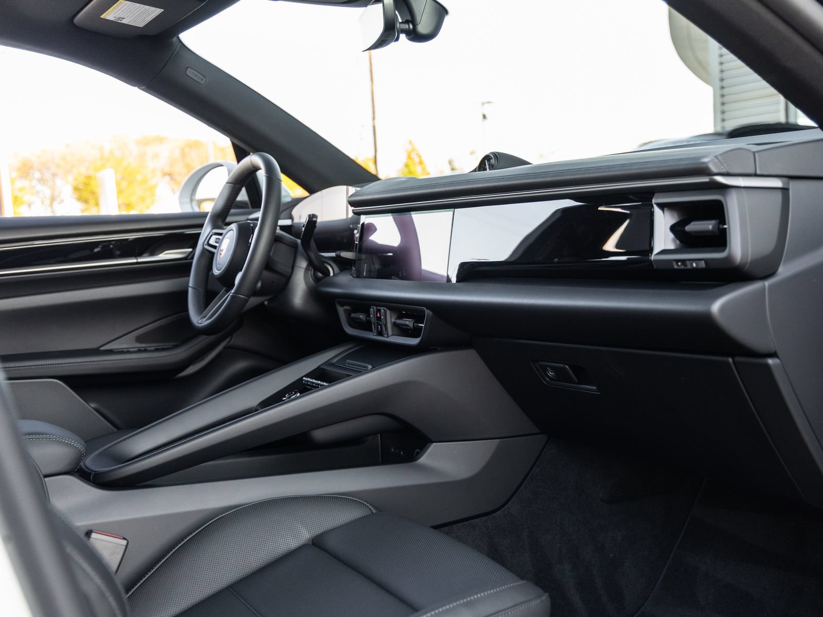 Certified 2025 Porsche Macan 4S Electric AWD/4WD image 47