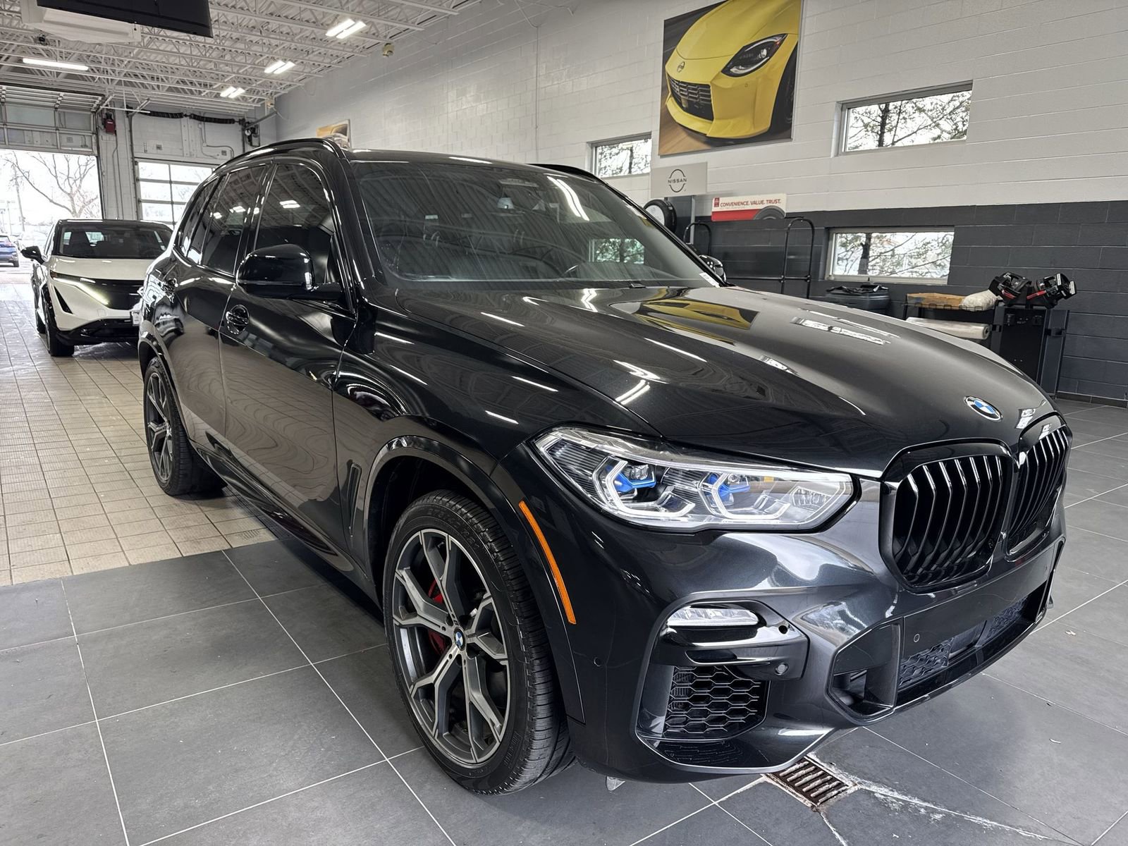Used 2021 BMW X5 M50i w/ Executive Package image 11