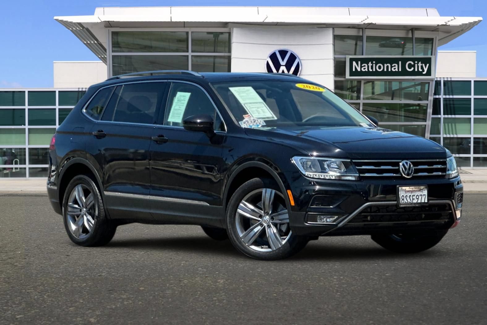 Used 2020 Volkswagen Tiguan SEL FWD image 2