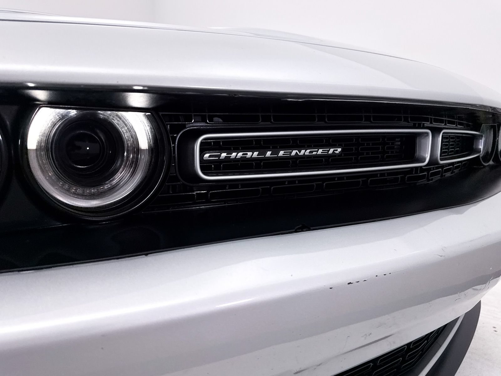 Used 2019 Dodge Challenger SXT RWD image 9