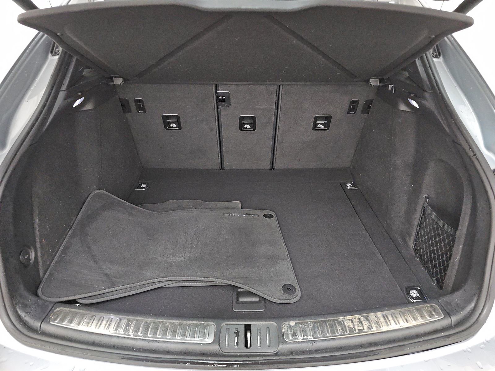 Used 2023 Porsche Macan w/ Premium Package Plus image 20