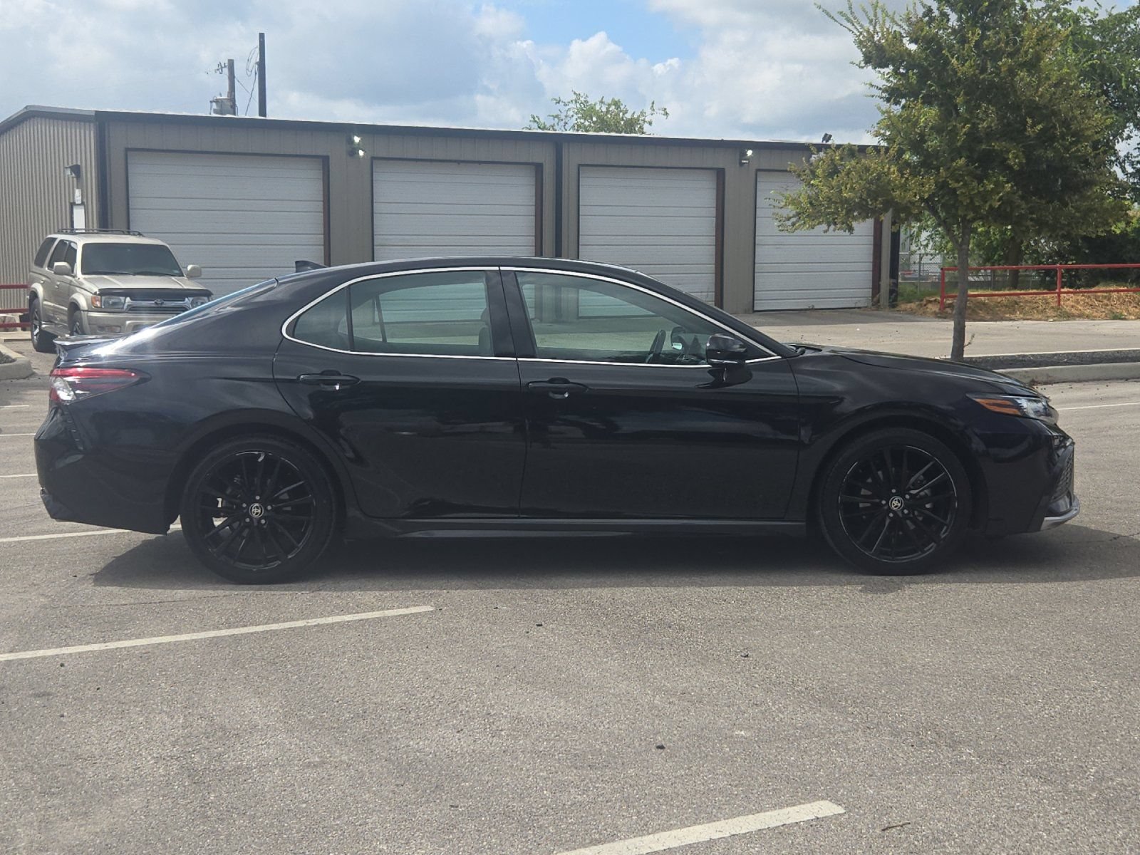 Used 2024 Toyota Camry XSE FWD image 6