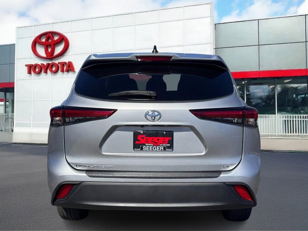 Used 2023 Toyota Highlander LE image 5