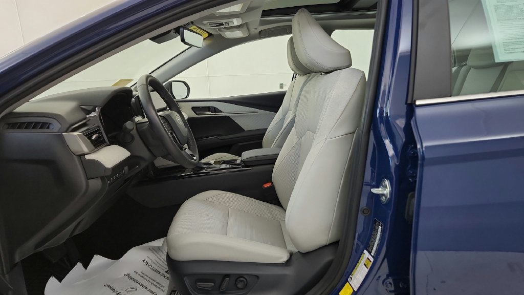 Used 2025 Toyota Camry XLE w/ Premium Plus Package AWD/4WD image 33