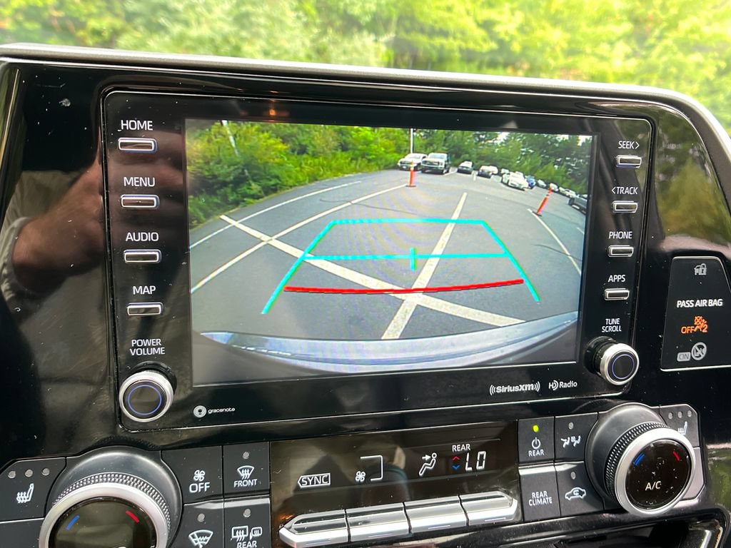 Used 2021 Toyota Highlander XLE AWD/4WD image 18
