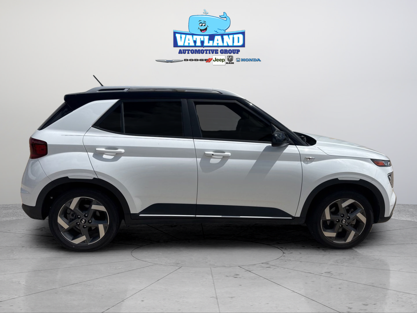 Used 2023 Hyundai Venue Limited FWD image 12