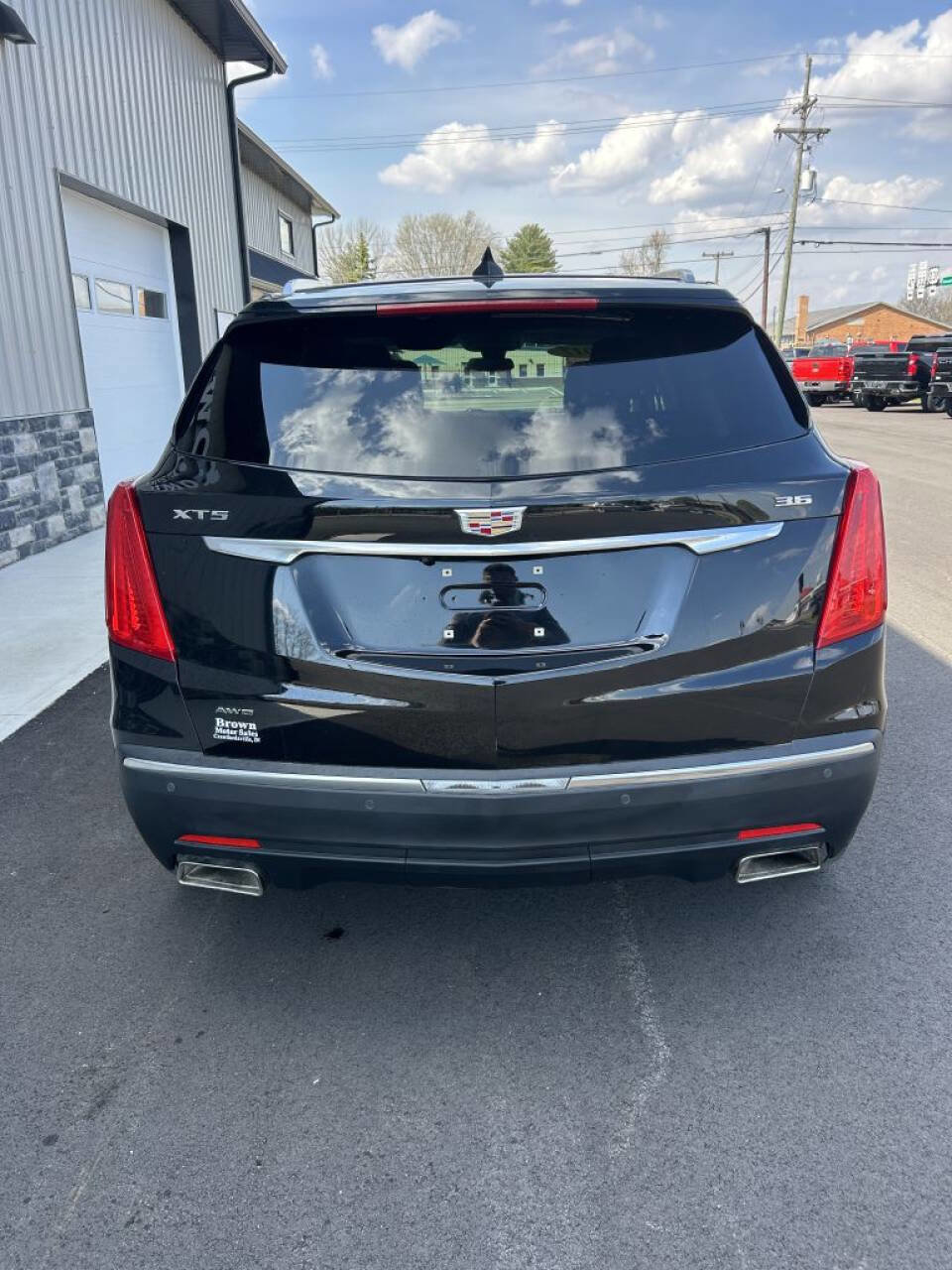 Used 2017 Cadillac XT5 Luxury w/ Driver Awareness Package AWD/4WD image 4