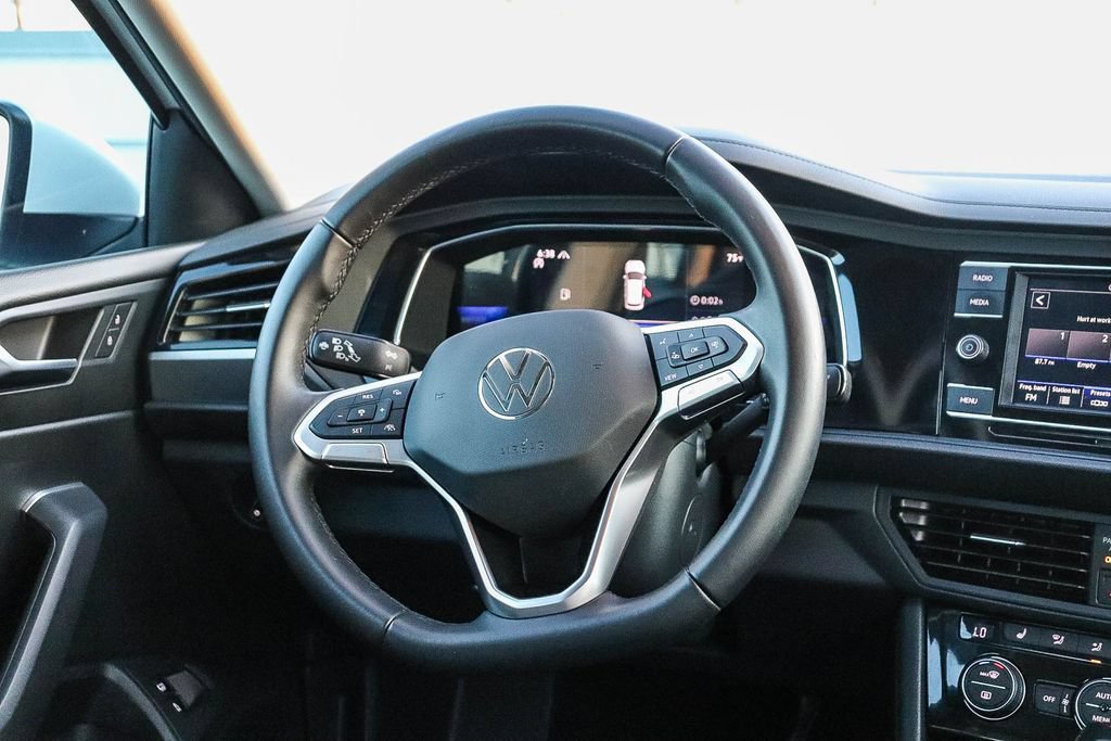 Used 2023 Volkswagen Jetta SE FWD image 17