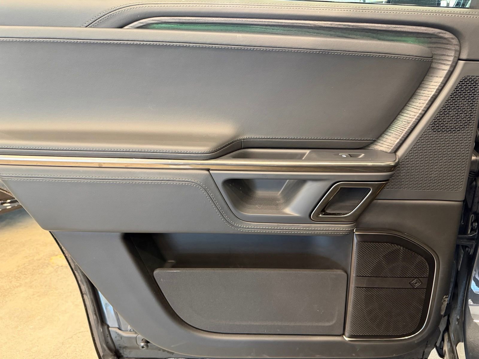Used 2023 Rivian R1S Adventure AWD/4WD image 24