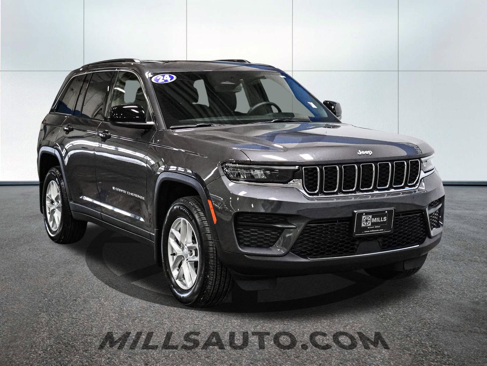Used 2024 Jeep Grand Cherokee Laredo X w/ Luxury Tech Group I image 11
