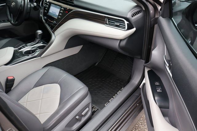 Used 2018 Toyota Camry XLE image 41