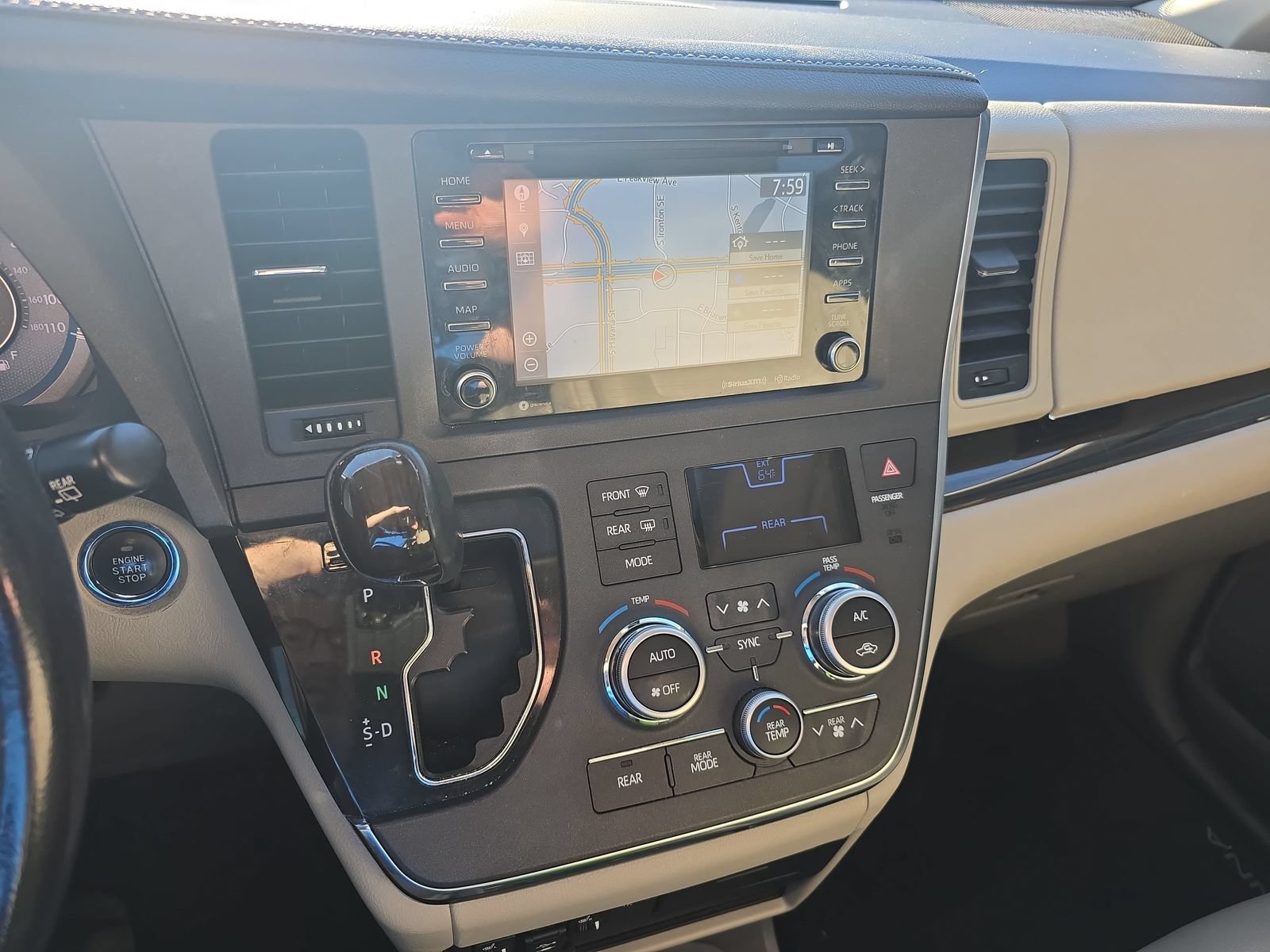 Used 2018 Toyota Sienna XLE w/ XLE Navigation Package AWD/4WD image 16