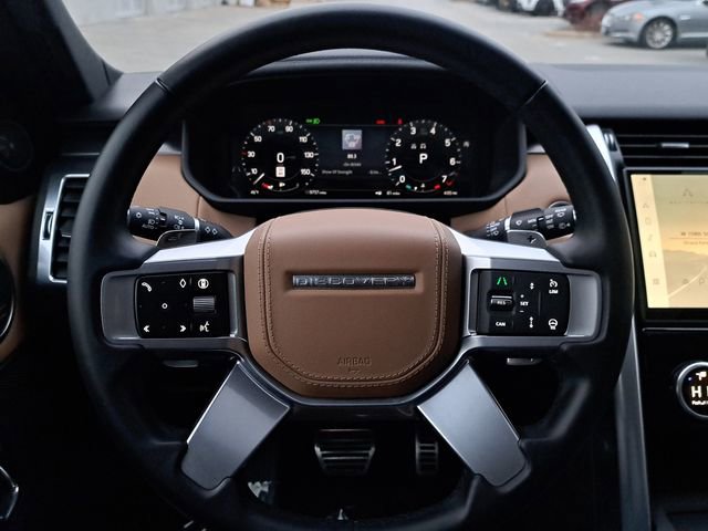 Used 2024 Land Rover Discovery Metropolitan Edition image 23