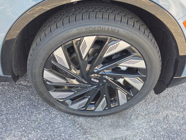 Used 2025 Lincoln Nautilus Reserve w/ Jet Appearance Package image 9