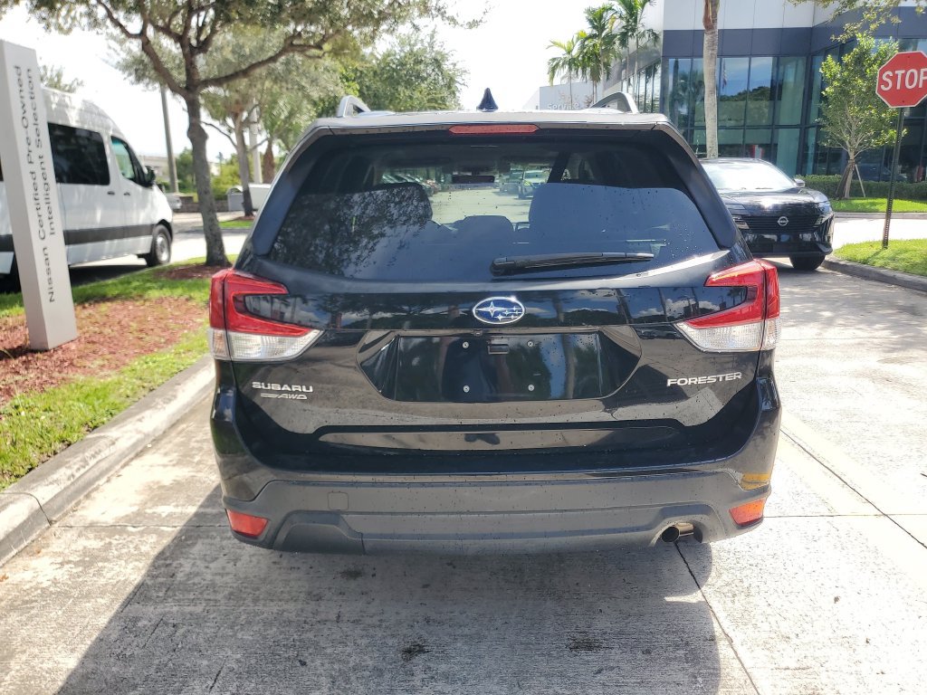 Used 2020 Subaru Forester Premium AWD/4WD image 5