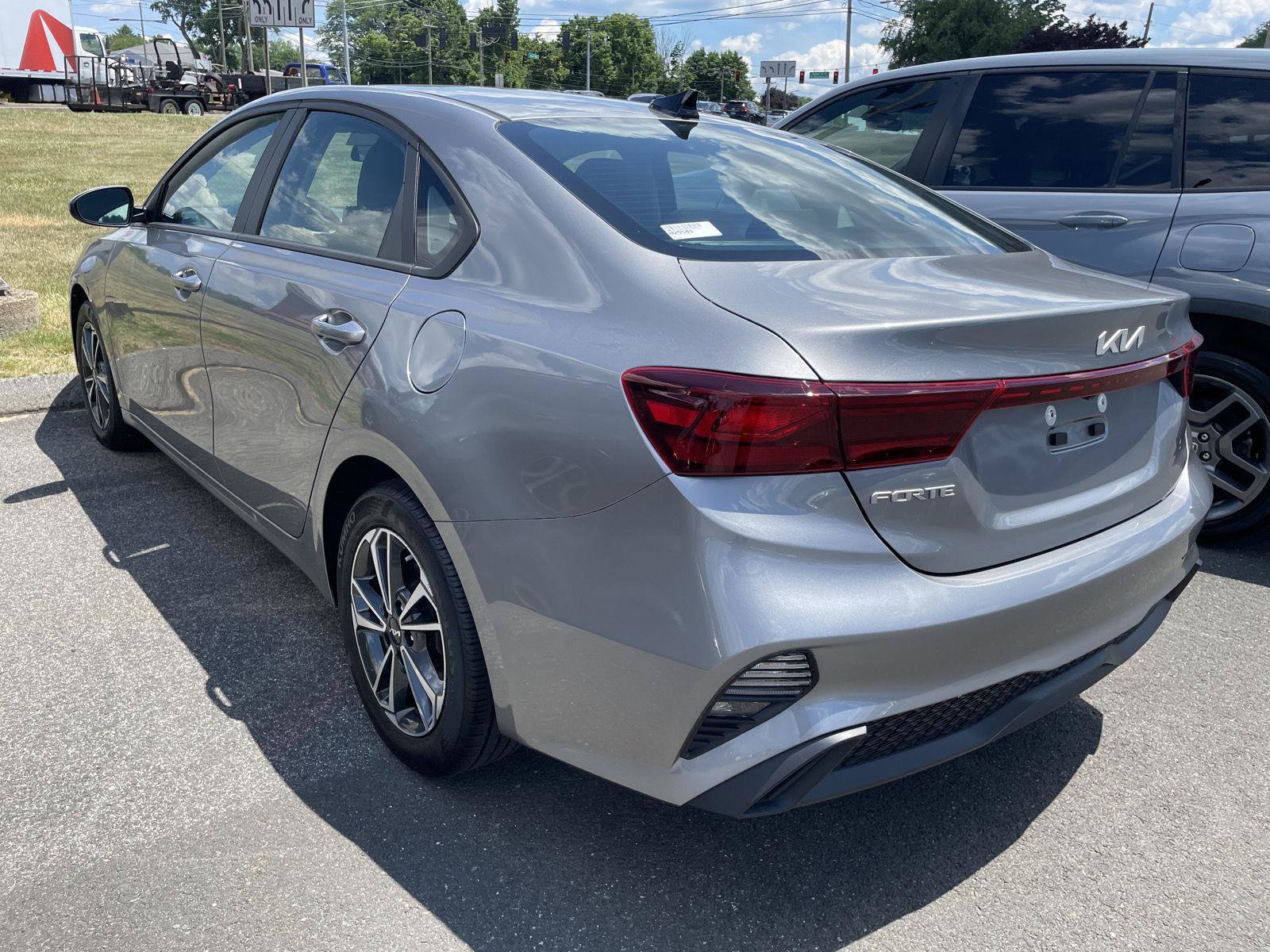 Used 2024 Kia Forte LXS FWD image 4