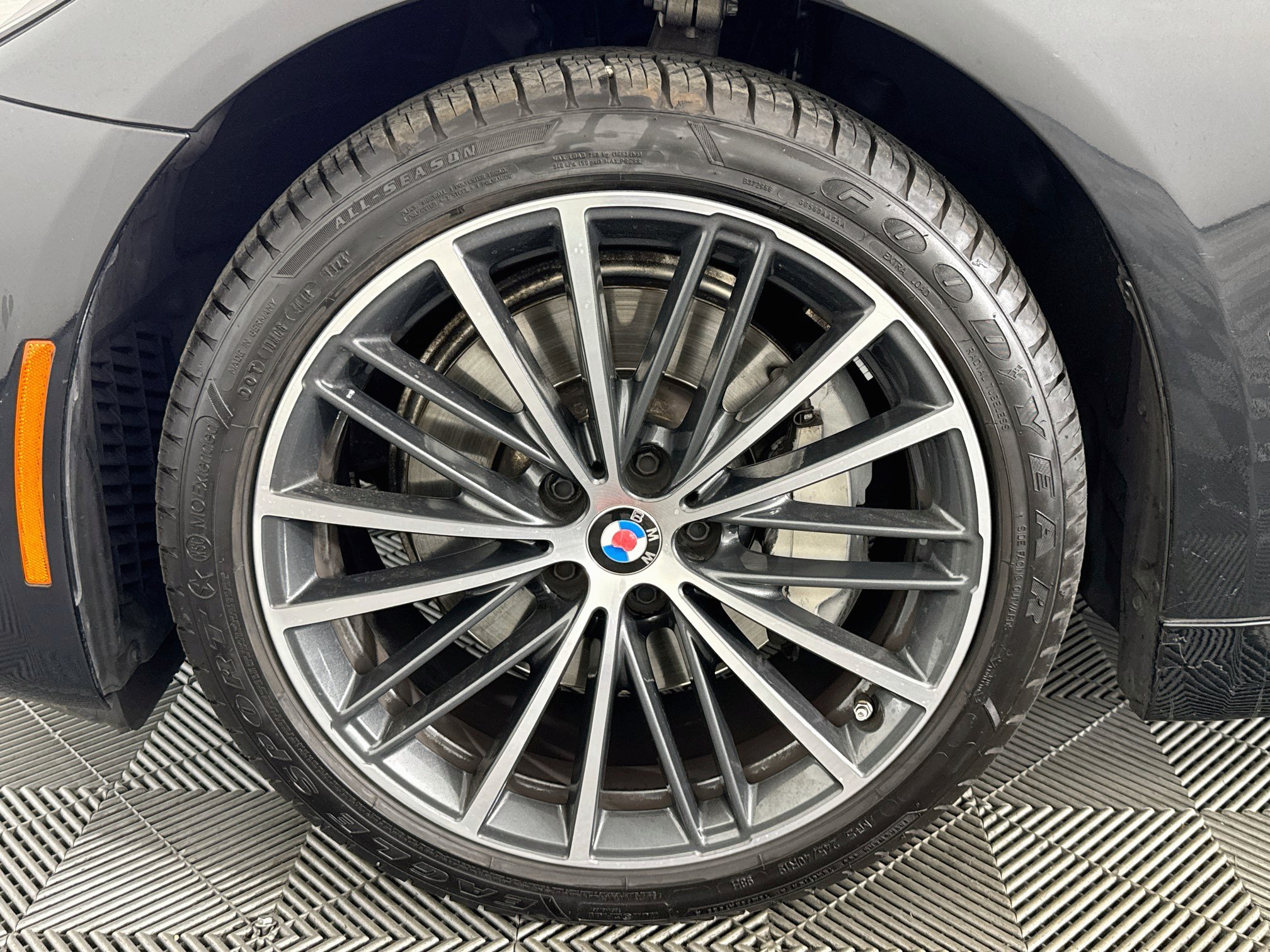 Used 2023 BMW 530i w/ Convenience Package RWD image 36