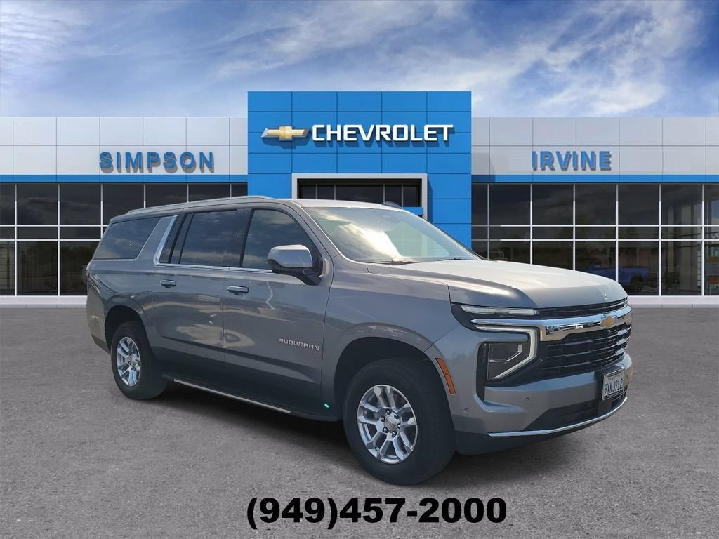Used 2026 Chevrolet Suburban LS RWD image 2