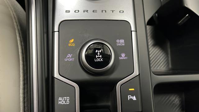 Used 2025 Kia Sorento EX image 17