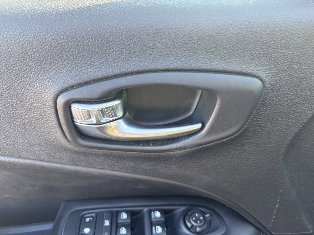 Used 2019 Jeep Compass Latitude image 12