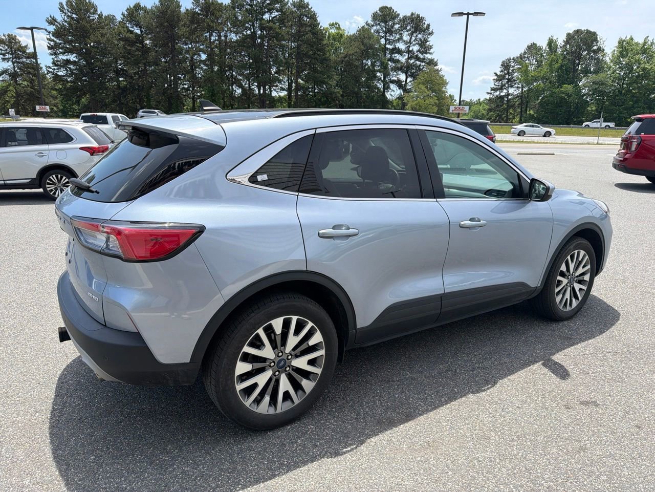 Used 2022 Ford Escape Titanium w/ Class II Trailer Tow Package AWD/4WD image 8