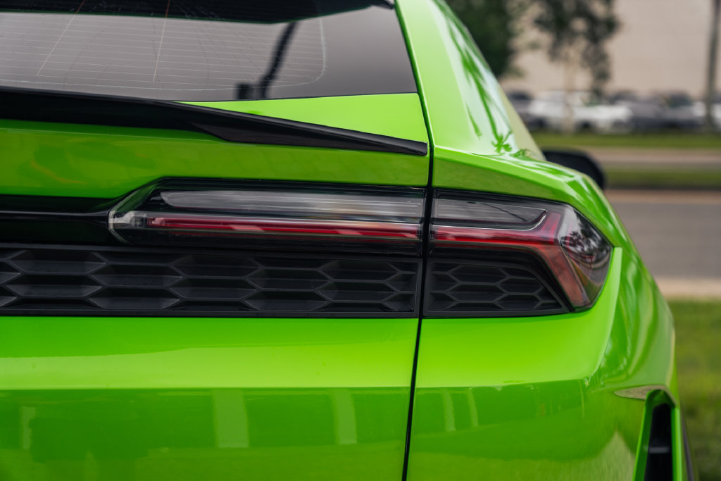 Used 2025 Lamborghini Urus SE AWD/4WD image 12