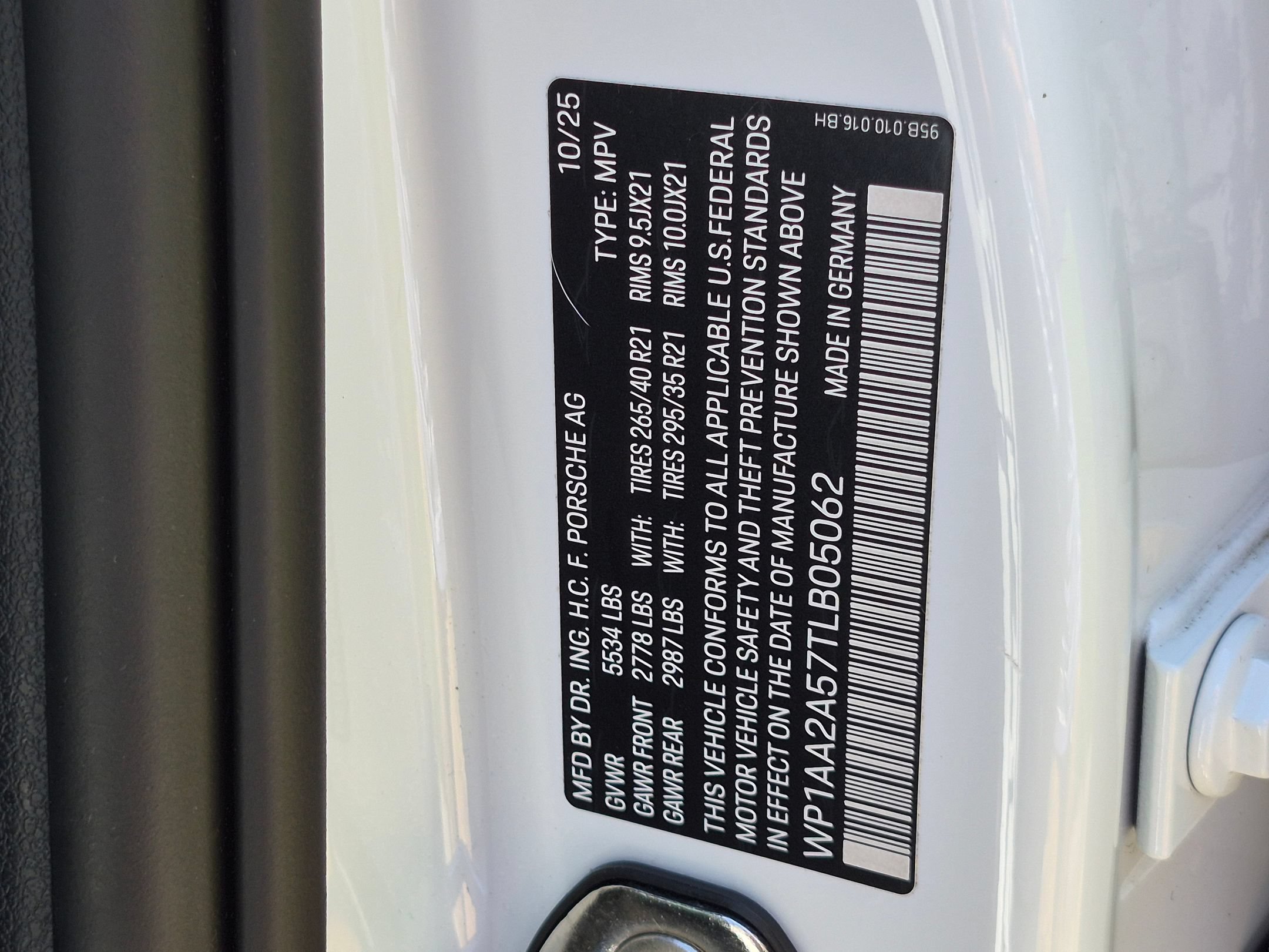 Certified 2026 Porsche Macan AWD/4WD image 38