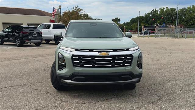 Used 2025 Chevrolet Equinox LT AWD/4WD image 3