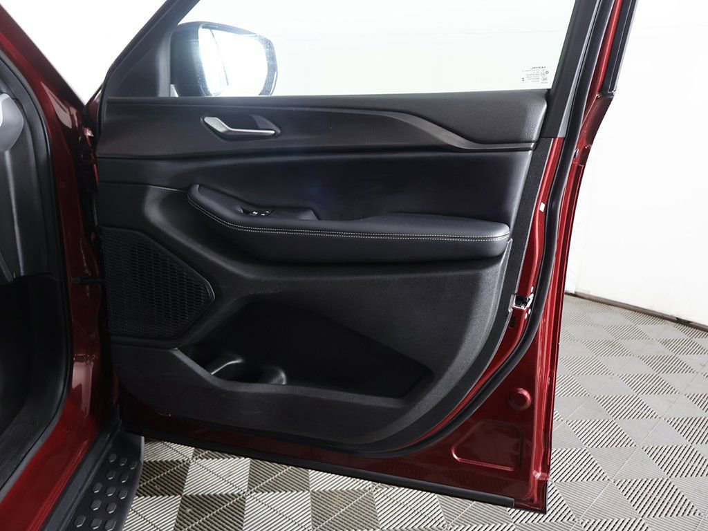 Used 2023 Jeep Grand Cherokee L Laredo image 23