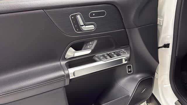 Used 2022 Mercedes-Benz GLB 250 4MATIC image 14