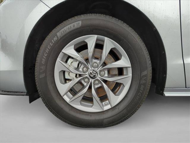 Used 2023 Toyota Sienna XLE image 23