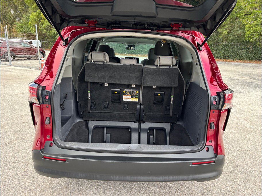 Used 2021 Toyota Sienna LE FWD image 39