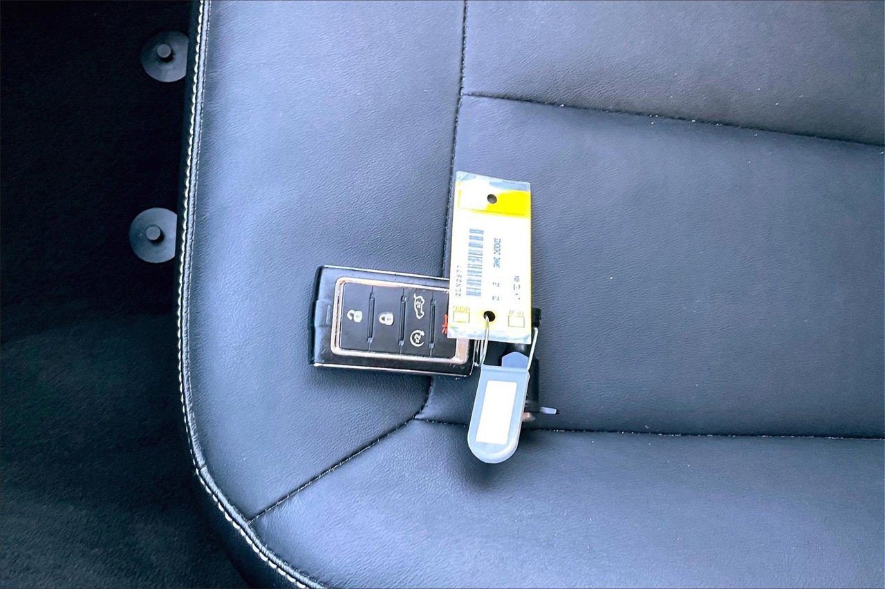 Used 2023 Jeep Grand Cherokee Limited image 31